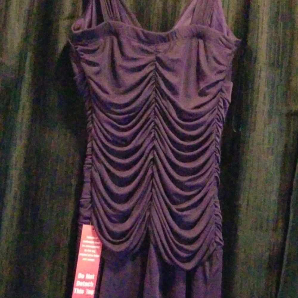 Classic, Elegant full length runway ready gown! - Picture 5 of 9